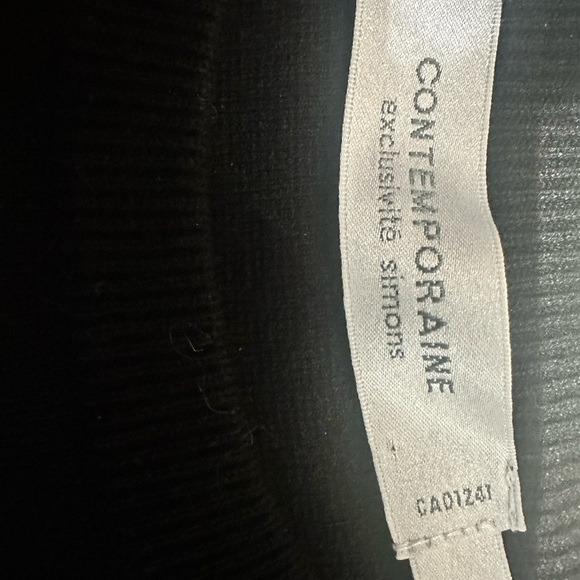 Simons Contemporaine Chamonix Saint-Moritz Lausanne Graphic Sweater Black & Red - Picture 4 of 6